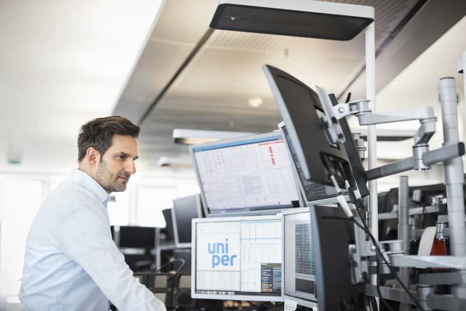 Uniper-Mitarbeiter im Handelsraum in Düsseldorf