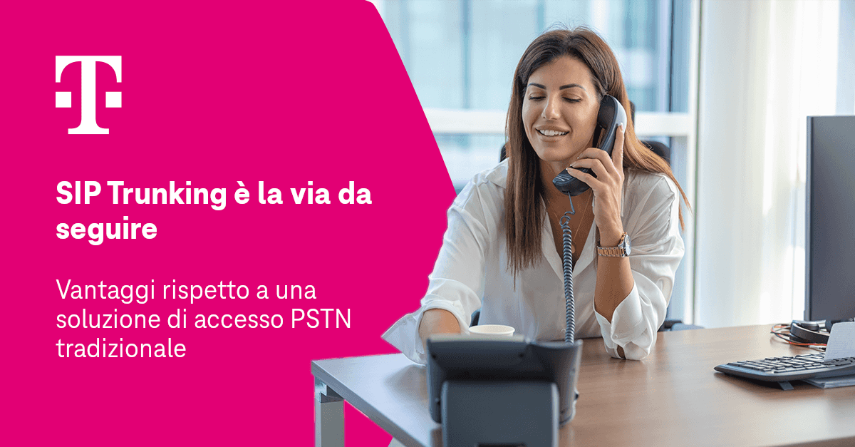 Donna seduta alla scrivania di un ufficio, con la cornetta di un telefono fisso all'orecchio.