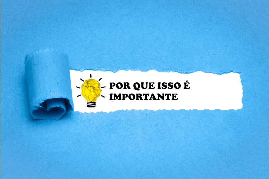 Papel azul claro com uma tira horizontal descascada, sob a qual se pode ver o rabisco de uma lâmpada e a frase "Por que isso importa".